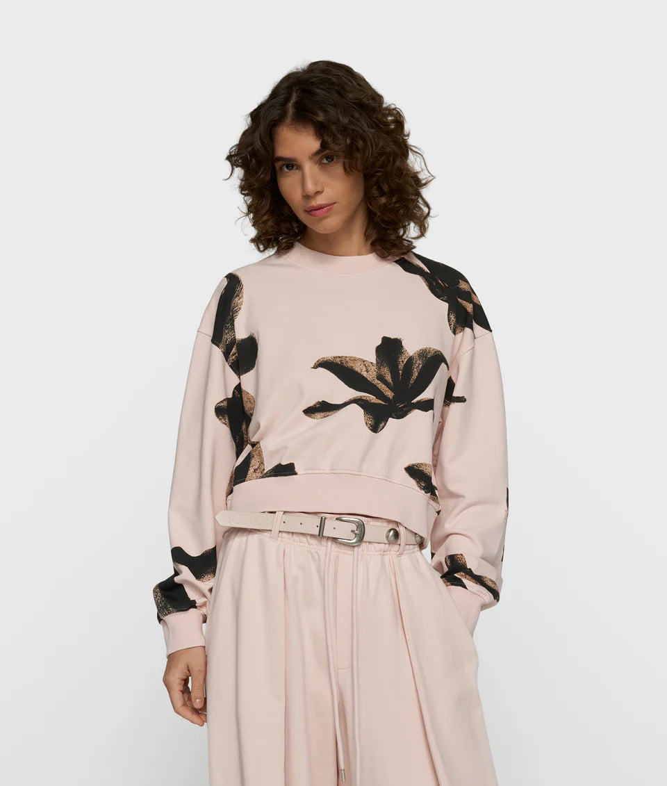 Cropped sweater flower