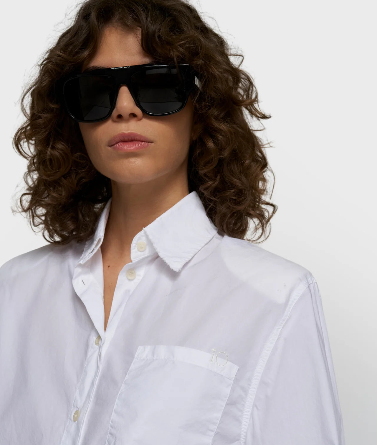 Cropped shoulder shirt