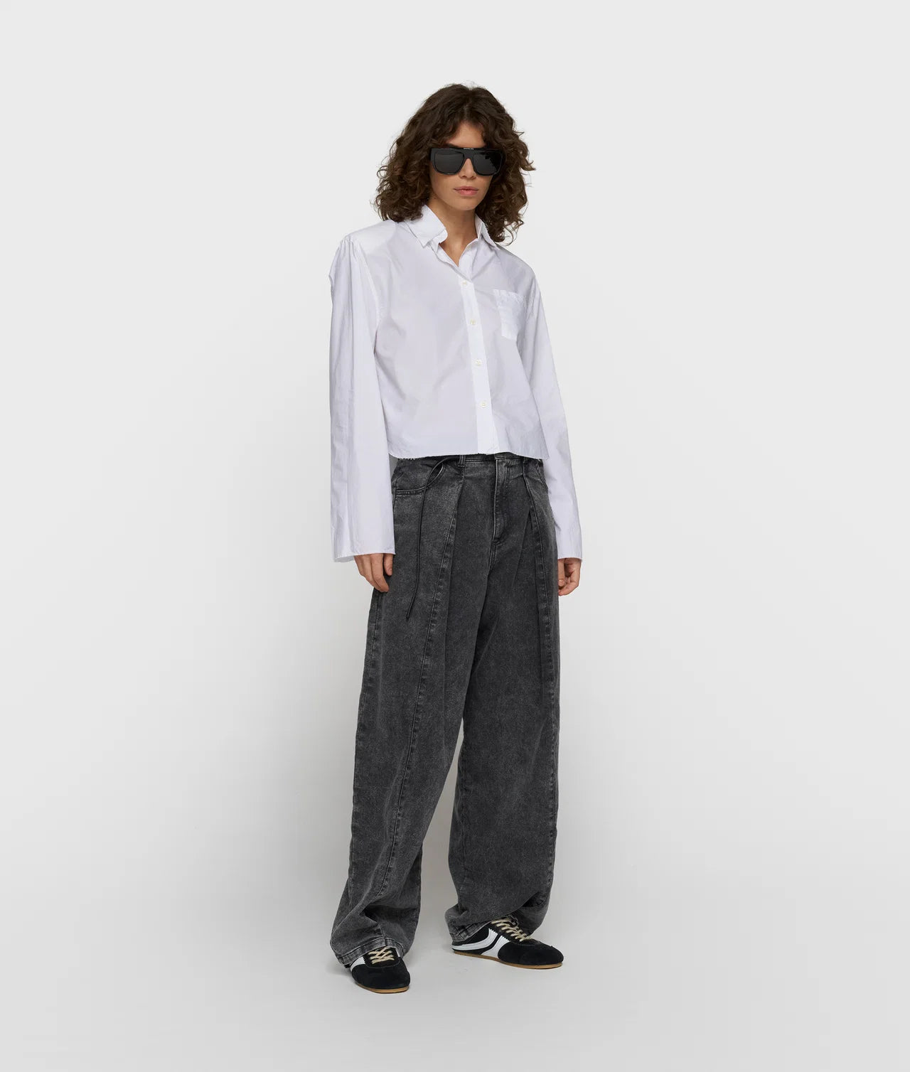 Cropped shoulder shirt